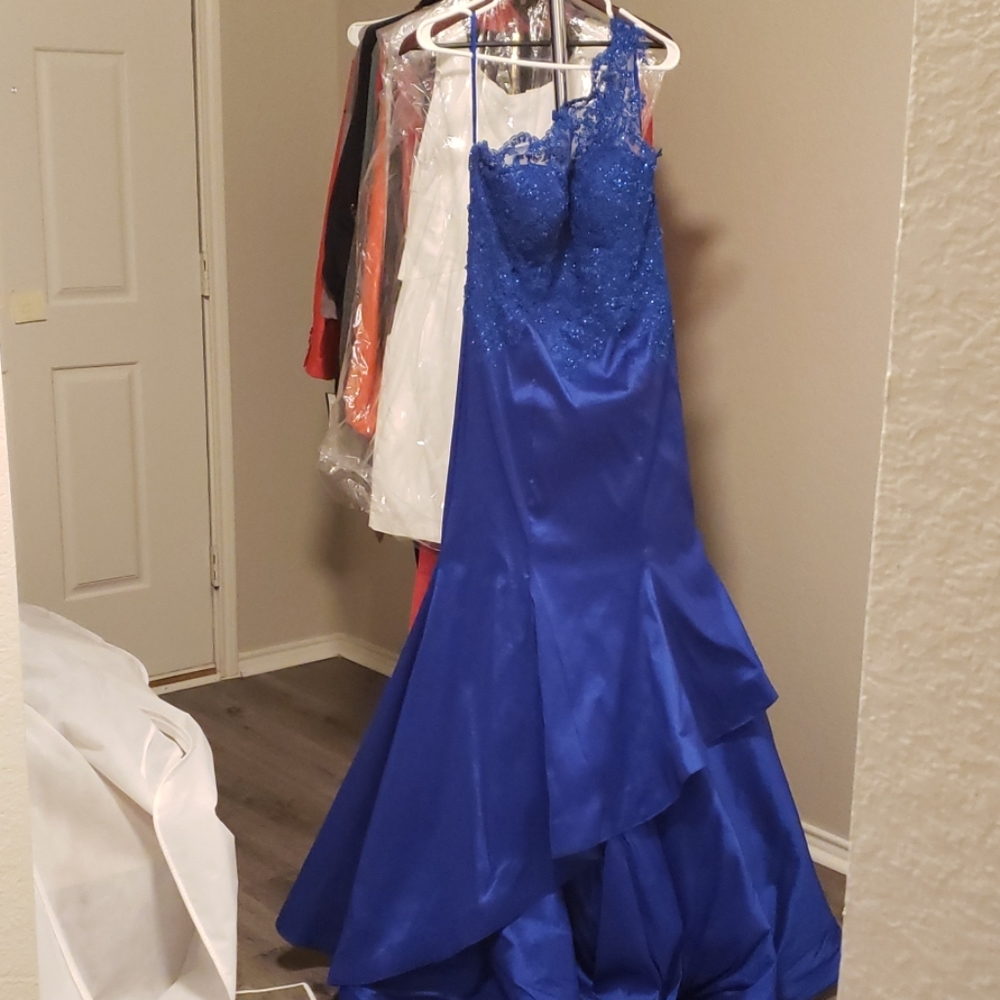 Ball/prom gown